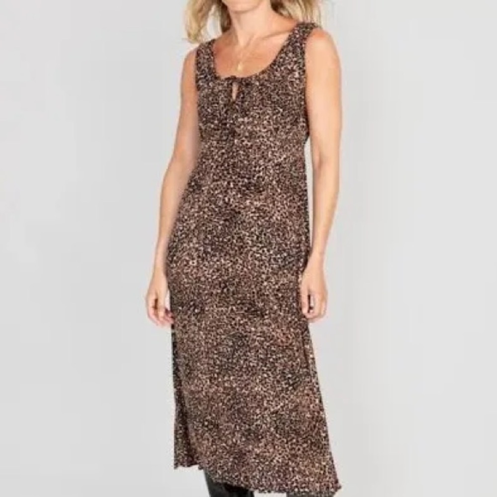Leopard Print Sleeveless Midi Dress